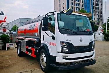 二手油罐车 东风柳汽乘龙 乘龙L2 170 5.2 4X2图片