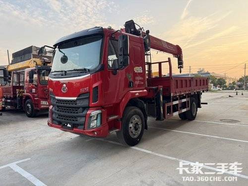 东风柳汽乘龙 200马力 专用车
