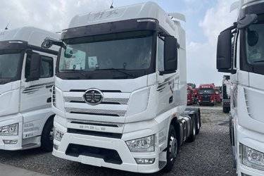 二手一汽解放 J7重卡 560马力 6X4 牵引车(国六)(液缓)(国六) 双驱 锡柴二手牵引车 黄牌图片