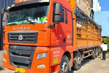 二手中国重汽 汕德卡SITRAK C7H重卡 440马力 8X4 9.52米仓栅式载货车(国五) 前四后八 中国重汽二手载货车 黄牌