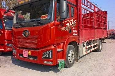 青岛解放 JH6 320马力 4X2 6.7米仓栅式载货车(国六) 单桥 锡柴二手载货车 黄牌 青岛解放 JH6 320马力 4X2 6.7米仓栅式载货车(国六) 单桥 锡柴二手载货车 黄牌