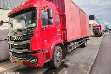 二手江淮 格尔发A5LIII中卡 220马力 4X2 7.8米厢式载货车(安康)(国六) 单桥 云内动力二手载货车