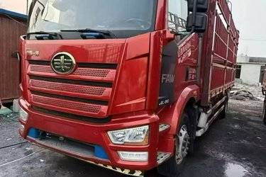 二手一汽解放 J6L中卡 尊享版 绿通 260马力 4X2 6.75米仓栅式载货车(国六) 单桥 大柴二手载货车 黄牌