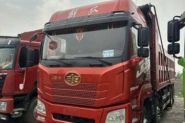 二手青岛解放 JH6重卡 550马力 8X4 8.2米自卸车(国六) 前四后八 潍柴二手自卸车 黄牌图片