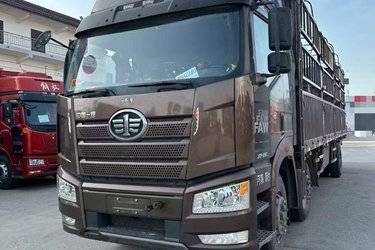 二手一汽解放 新J6P重卡 280马力 6X2 9.4米仓栅式载货车(国五) 前四后四 锡柴二手载货车 黄牌