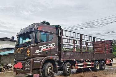 二手青岛解放 JH6重卡 460马力 8X4 8.2米仓栅式载货车(国五) 前四后八 锡柴二手载货车 黄牌图片