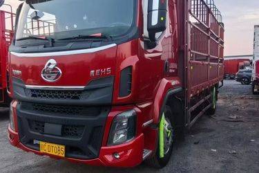 二手东风柳汽 乘龙H5中卡 240马力 4X2 6.8米仓栅式载货车(国五) 单桥 玉柴二手载货车 黄牌图片