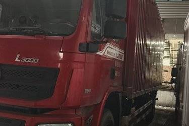二手陕汽重卡 德龙L3000 复合版 185马力 4X2 6.75米厢式载货车(国五) 单桥 潍柴二手载货车 黄牌图片