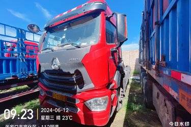 二手中国重汽 豪瀚N7G重卡 460马力 6X4牵引车(国五) 双驱 中国重汽二手牵引车 黄牌图片
