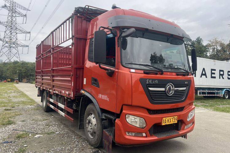 二手东风商用车 210马力 载货车
