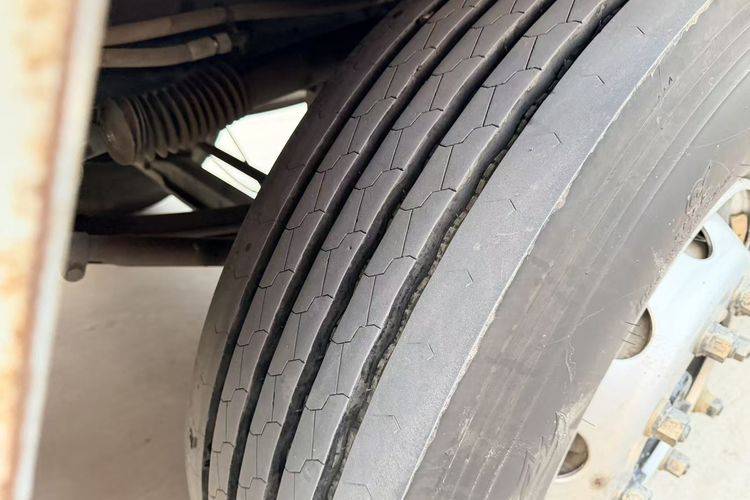 二手青岛解放 350马力 载货车