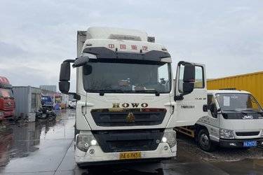 二手中国重汽 HOWO TX 290马力 4X2 9.6米翼开启厢式载货车(国六) 单桥 曼二手载货车 黄牌