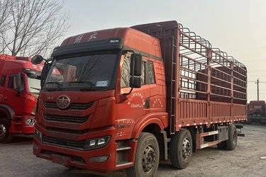 青岛解放 悍V2.0重卡 290马力 8X2 9.5米仓栅式载货车(国六) 前四后六 锡柴二手载货车 黄牌