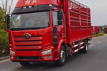 二手一汽解放 J6L中卡 质惠版 240马力 4X2 6.75米仓栅式载货车(国五) 单桥 锡柴二手载货车 黄牌图片