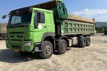 中国重汽 HOWO重卡 380马力 8X4 7.6米自卸车(国五) 前四后八 曼二手自卸车 黄牌