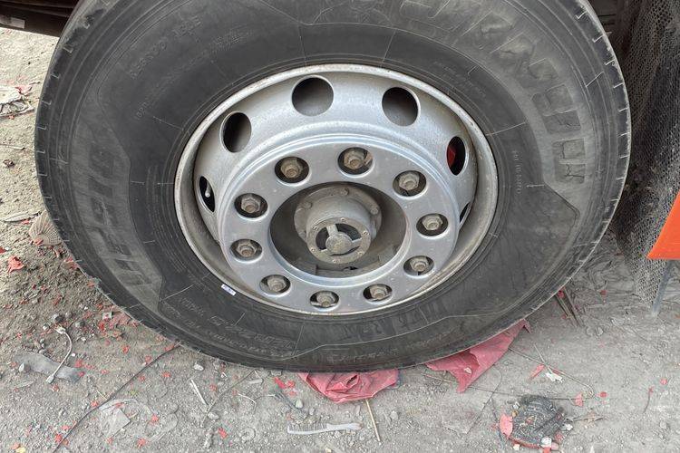 二手重汽汕德卡 480马力 载货车