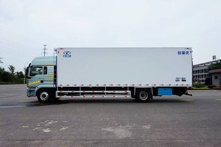 重汽汕德卡 330马力 专用车