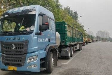 二手中国重汽 HOWO Max重卡 480马力 6X4 LNG自动档牵引车(国六) 双驱 潍柴二手牵引车 黄牌图片