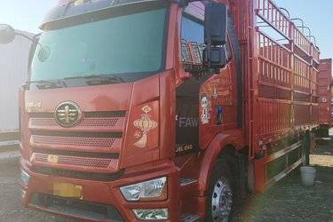 二手一汽解放 J6L中卡 2019款 240马力 4X2 6.75米仓栅式载货车(国五) 单桥 锡柴二手载货车 黄牌图片