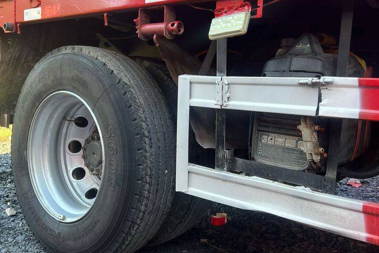 二手一汽解放 260马力 载货车