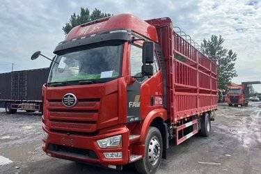 二手一汽解放 J6L中卡 尊享版 260马力 4X2 6.75米仓栅式载货车(国六) 单桥 大柴二手载货车 黄牌图片