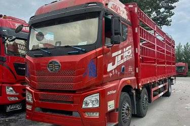 二手青岛解放 JH6重卡 领航版2.0 320马力 6X2 7.7米仓栅式载货车(国六) 前四后四 锡柴二手载货车 黄牌