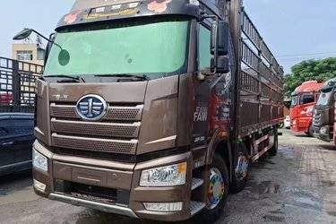 二手一汽解放 新J6P重卡 320马力 6X2 9.65米仓栅式载货车(国六) 前四后四 锡柴二手载货车 黄牌图片