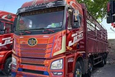二手青岛解放 JH6重卡 350马力 8X4 9.4米仓栅式载货车(国五) 前四后八 锡柴二手载货车 黄牌