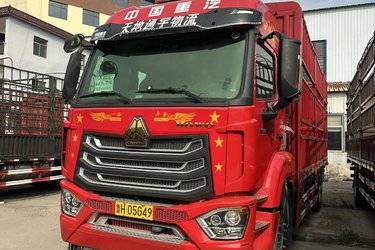 二手中国重汽 豪沃N5G中卡 250马力 4X2 6.75米仓栅式载货车(国六) 单桥 曼二手载货车 黄牌图片