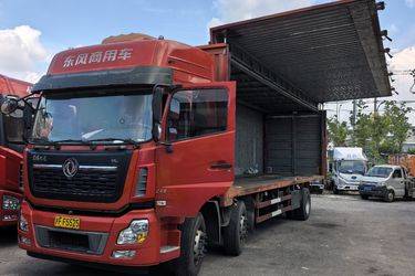 二手东风商用车 天龙重卡 245马力 6X2 9.6米翼开启厢式载货车(国五) 前四后四 康明斯二手载货车 黄牌图片