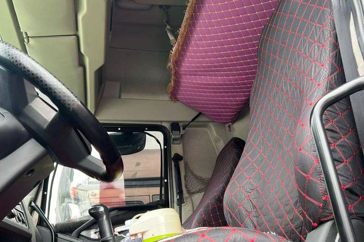 二手一汽解放 280马力 载货车