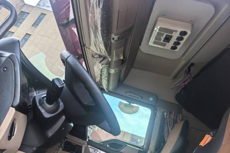 二手重汽豪沃(HOWO) 270马力 载货车
