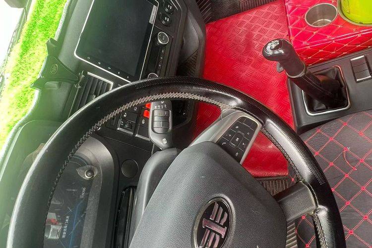 二手一汽解放 280马力 载货车