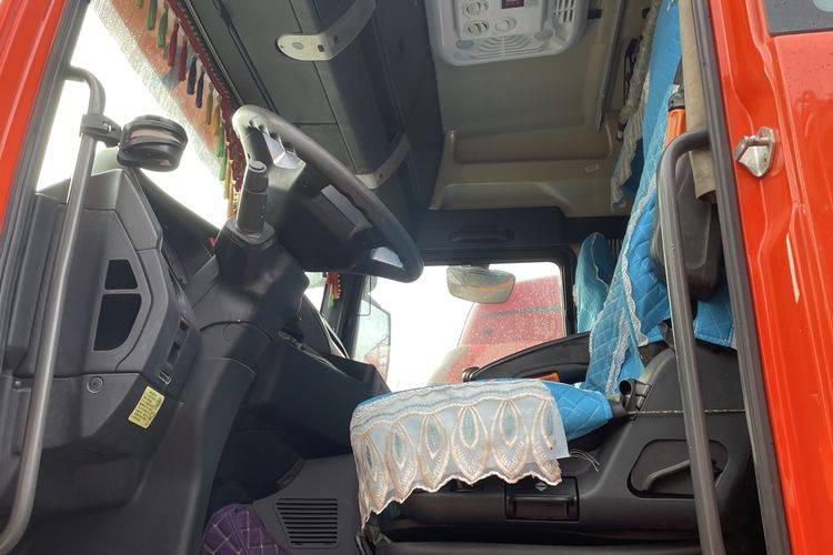二手重汽汕德卡 480马力 载货车