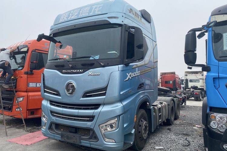 陕汽重卡 610马力 牵引车