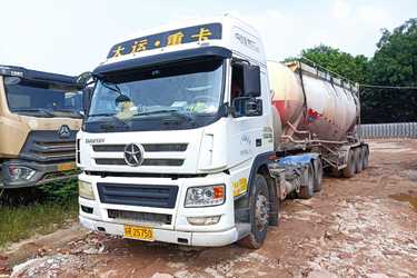 二手大运 新N8V重卡 430马力 6X4牵引车(国五) 双驱 潍柴二手牵引车 黄牌图片