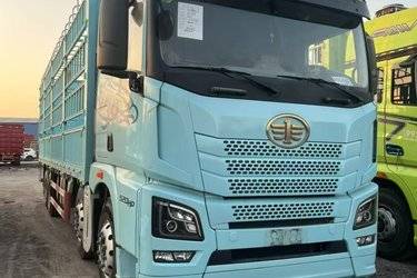 二手青岛解放 JH6重卡 领航版2.0 520马力 8X4 9.4米仓栅式载货车(国六) 前四后八 锡柴二手载货车 黄牌