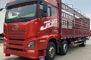 二手青岛解放 JH6重卡 领航版2.0 290马力 6X2 9.4米仓栅式载货车(后桥457升级冲焊桥)(国五) 前四后四 锡柴二手载货车 黄牌图片
