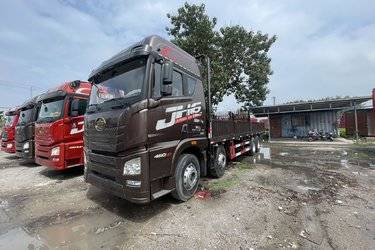 二手青岛解放 JH6重卡 领航版2.0 460马力 8X4 9.5米栏板载货车(国五) 前四后八 锡柴二手载货车 黄牌