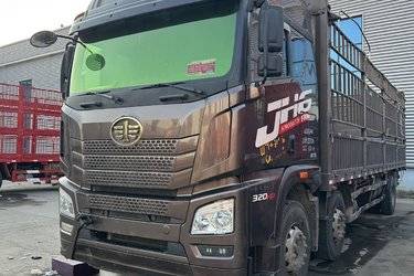 二手青岛解放 JH6重卡 320马力 6X2 9.5米仓栅式载货车(国六) 前四后四 锡柴二手载货车 黄牌