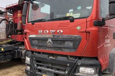 二手中国重汽 HOWO TX重卡 440马力 6X4 LNG牵引车(国六) 双驱 曼二手牵引车 黄牌图片