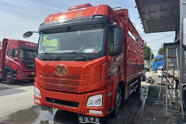 二手青岛解放 JH6重卡 320马力 4X2 6.75米AMT自动档仓栅式载货车(国六) 单桥 大柴二手载货车 黄牌图片