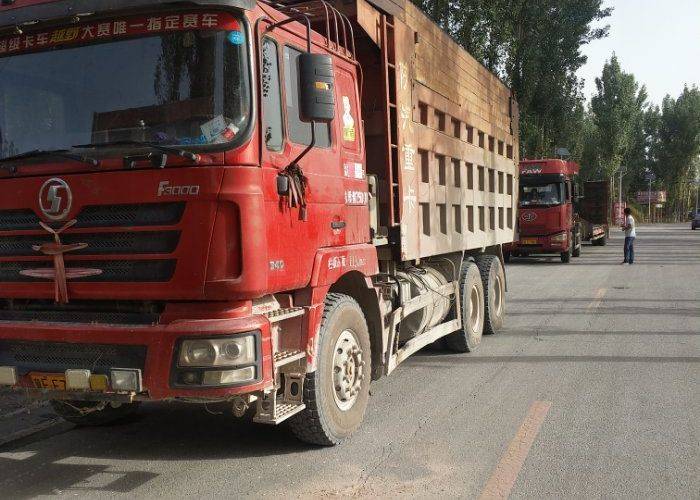 自卸车 陕汽重卡 340马力