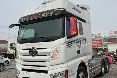 二手一汽解放 J7重卡 550马力 6X4牵引车(国五) 双驱 锡柴二手牵引车 黄牌图片