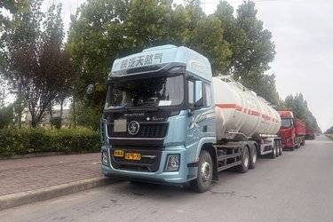 二手陕汽德龙X5000 危运版 14.6L LNG 530马力 6X4 法士特12档 危险品牵引车(国六) 双驱 潍柴二手牵引车 黄牌图片