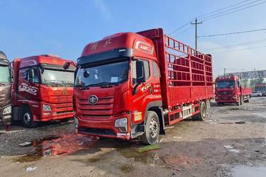 二手一汽解放J6L 精英版 5.7L柴油 290马力 4X2 一汽解放8档 平顶 6.75米仓栅式载货车(国六) 单桥 锡柴二手载货车 黄牌图片