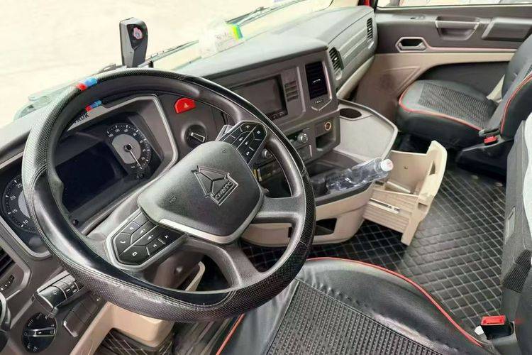 重汽豪沃(HOWO) 290马力 载货车