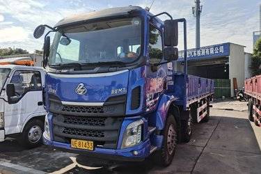 二手东风柳汽 新乘龙M3中卡 200马力 6X2 7.8米栏板载货车(国六) 前四后四 玉柴二手载货车 黄牌