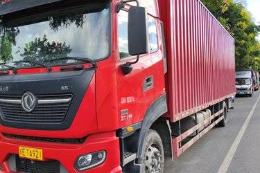 二手东风商用车 天锦KR PLUS 舒适版 290马力 4X2 9.8米厢式载货车(国六)(高顶双卧)(国六) 单桥 东风康明斯二手载货车 黄牌