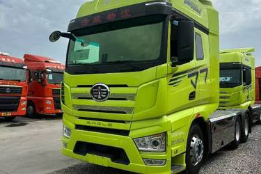 二手一汽解放 J7重卡 560马力 6X4 AMT自动挡牵引车(国六)(一汽解放12挡)(带液缓)(国六) 双驱 锡柴二手牵引车 黄牌图片